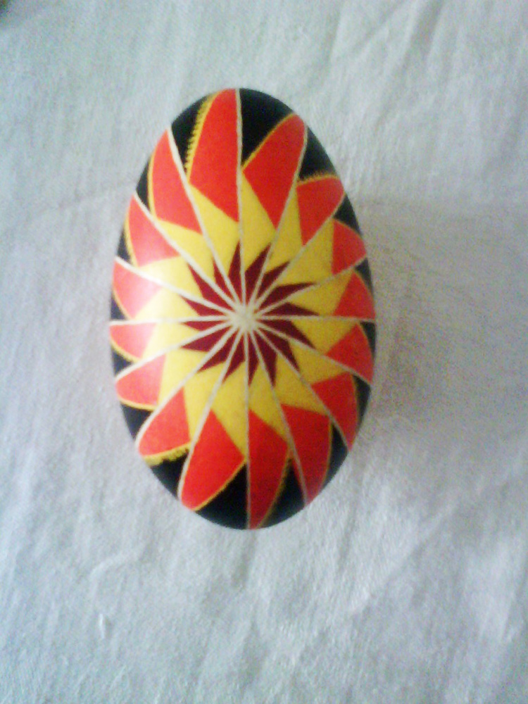 Писанка «Багатогранна зірка». 2014. Яйця, писачок, віск, фарби